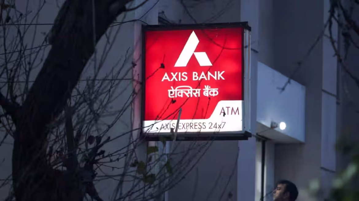 एक्सिस बैंक में घटी कर्मचारियों की संख्या: तकनीक और ऑटोमेशन ने बढ़ाई कार्यक्षमता, 3,000 कर्मचारी कम हुए