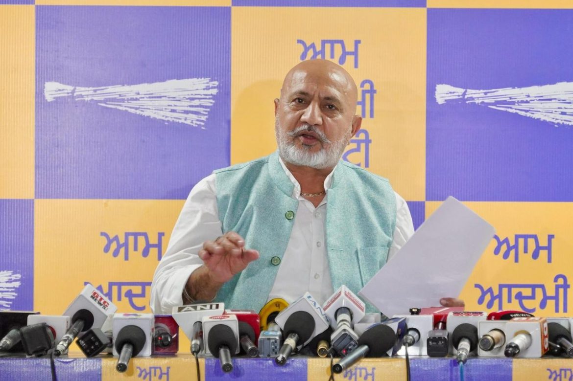 बलतेज पन्नू: बेअदबी विरोधी कानून पर सुखबीर बादल की चुप्पी बुनियादी सवाल खड़े करती है