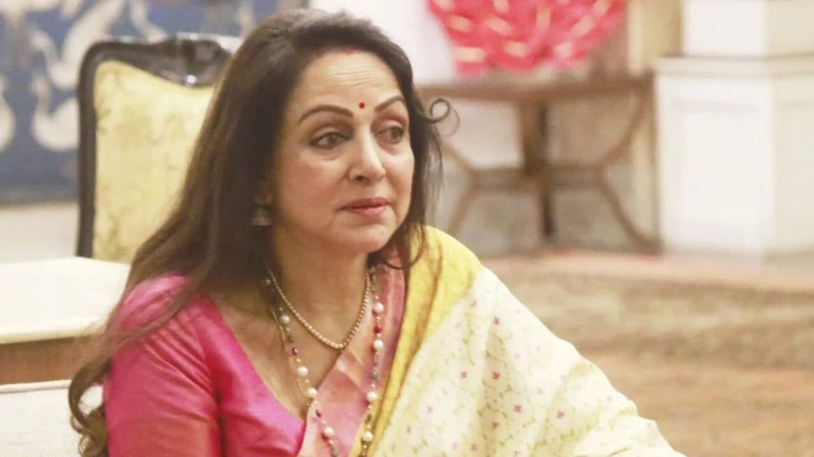 वृंदावन नाव हादसे पर भावुक हुईं हेमा मालिनी, कहा- 'दिवंगत आत्माओं की शांति के लिए प्रार्थना'