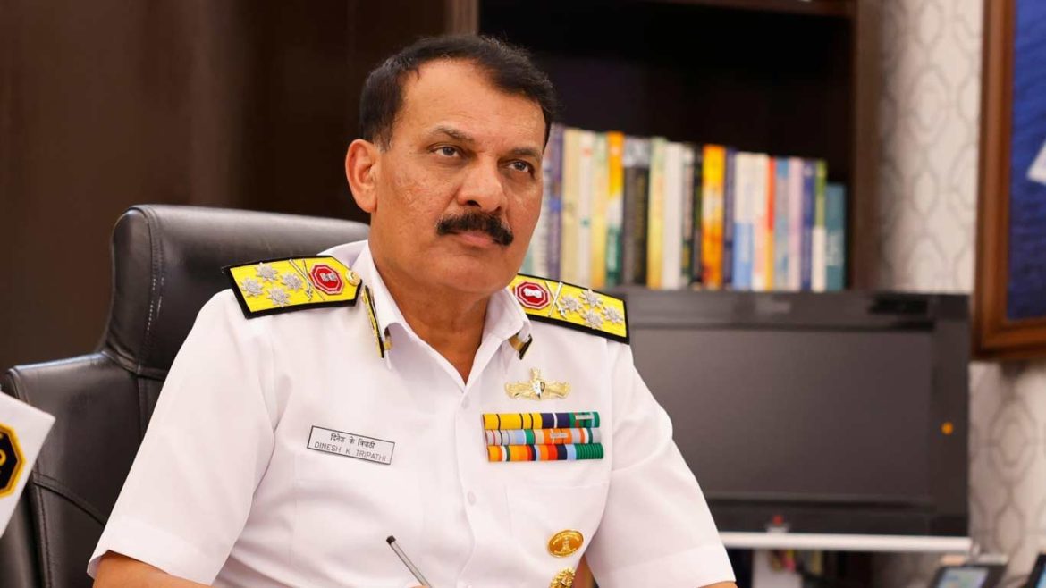 एडमिरल दिनेश के. त्रिपाठी नौसेना प्रमुख का बड़ा बयान: हिंद-प्रशांत की चुनौतियों के लिए तीनों सेनाओं का 'एकीकरण' है अनिवार्य