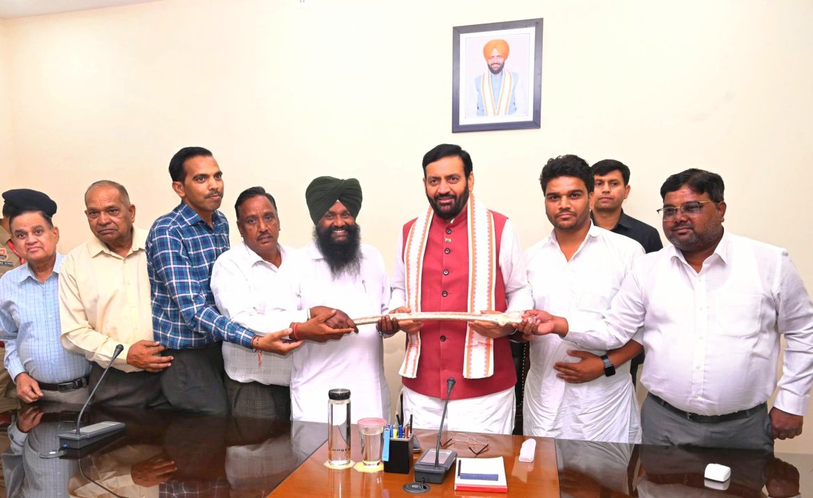 हरियाणा की तर्ज पर पंजाब के दलितों को मिलेंगे प्लॉट और मकान: CM नायब सैनी ने पंजाब सरकार को घेरा