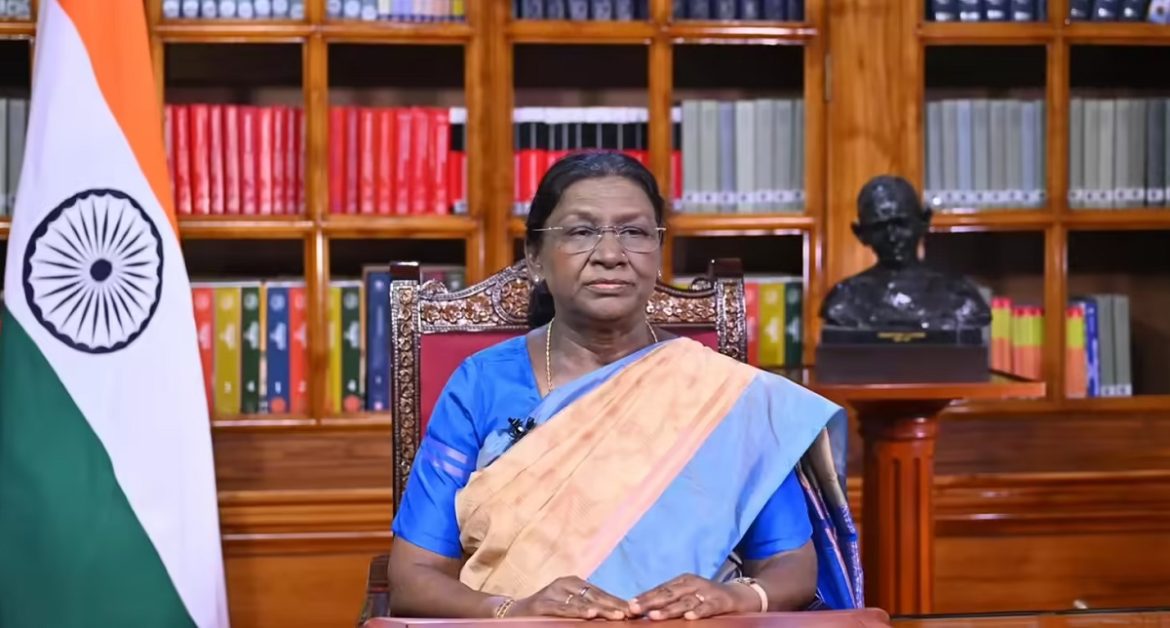 राष्ट्रपति द्रौपदी मुर्मू ने डॉक्टरों से नवाचार और आजीवन सीखने को अपनाने का किया आह्वान