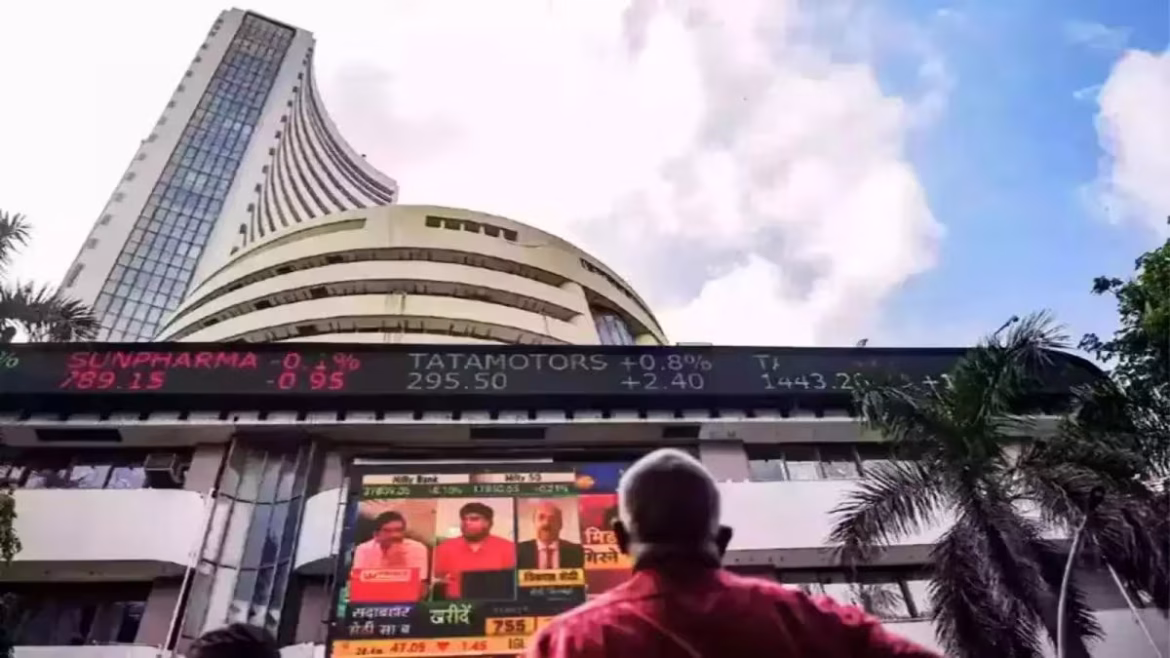 शेयर बाजार अपडेट: कच्चे तेल की कीमतों में उछाल से सेंसेक्स-निफ्टी में गिरावट; 24,000 के नीचे फिसला निफ्टी