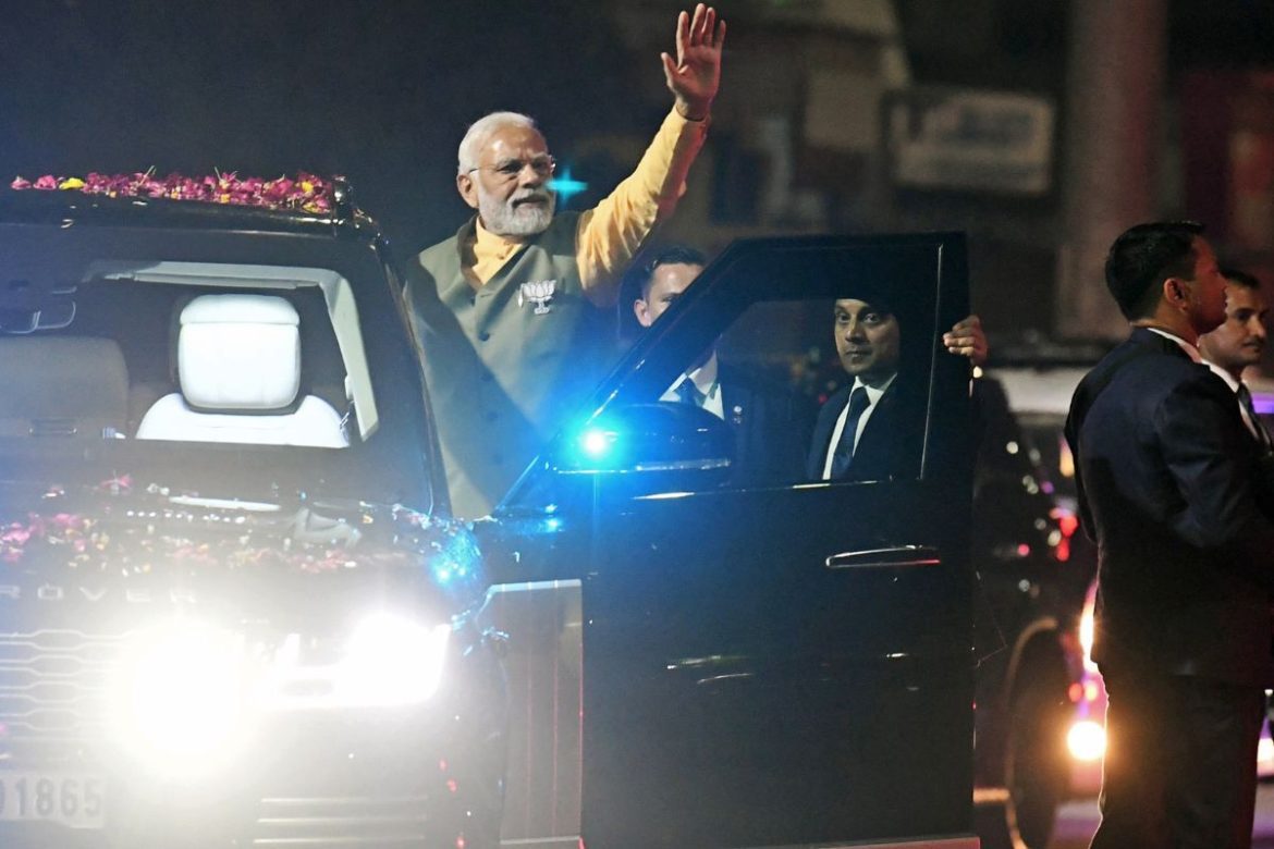 पीएम मोदी: 'बंगाल को बदलाव चाहिए': पीएम मोदी ने साझा किए चुनावी दौरे के पल, TMC के 'जंगलराज' पर साधा निशाना।
