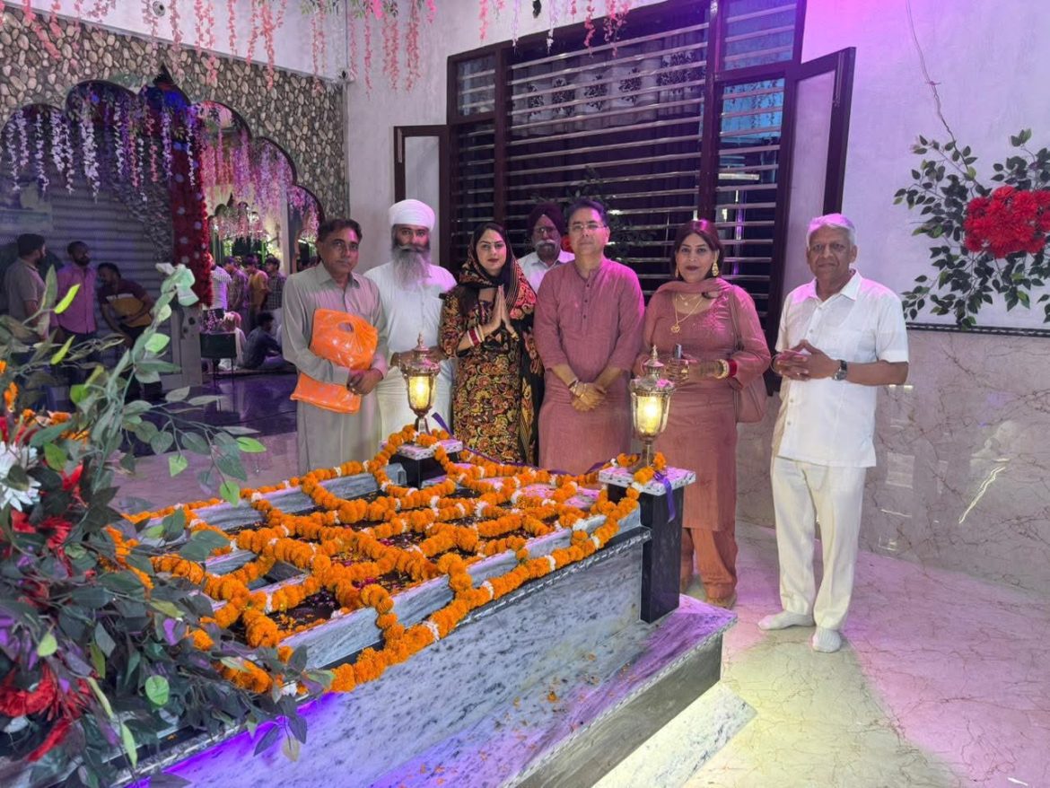 अमन अरोड़ा ने हाजी चंद महंत जी की पुण्यतिथि पर अर्पित की श्रद्धांजलि, क़व्वाली कार्यक्रम में लिया हिस्सा