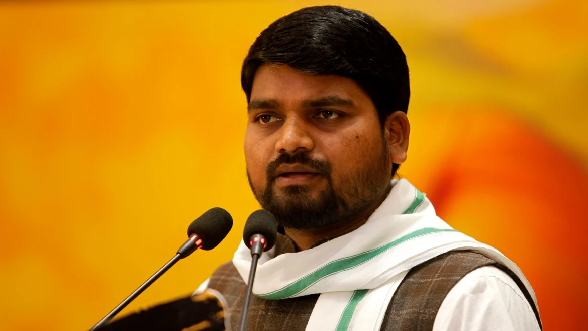 झगड़िया GIDC हादसा: मजदूरों को न्याय दिलाने गए चैतर वसावा पर 3 FIR, ईसुदान गढवी ने भाजपा को घेरा