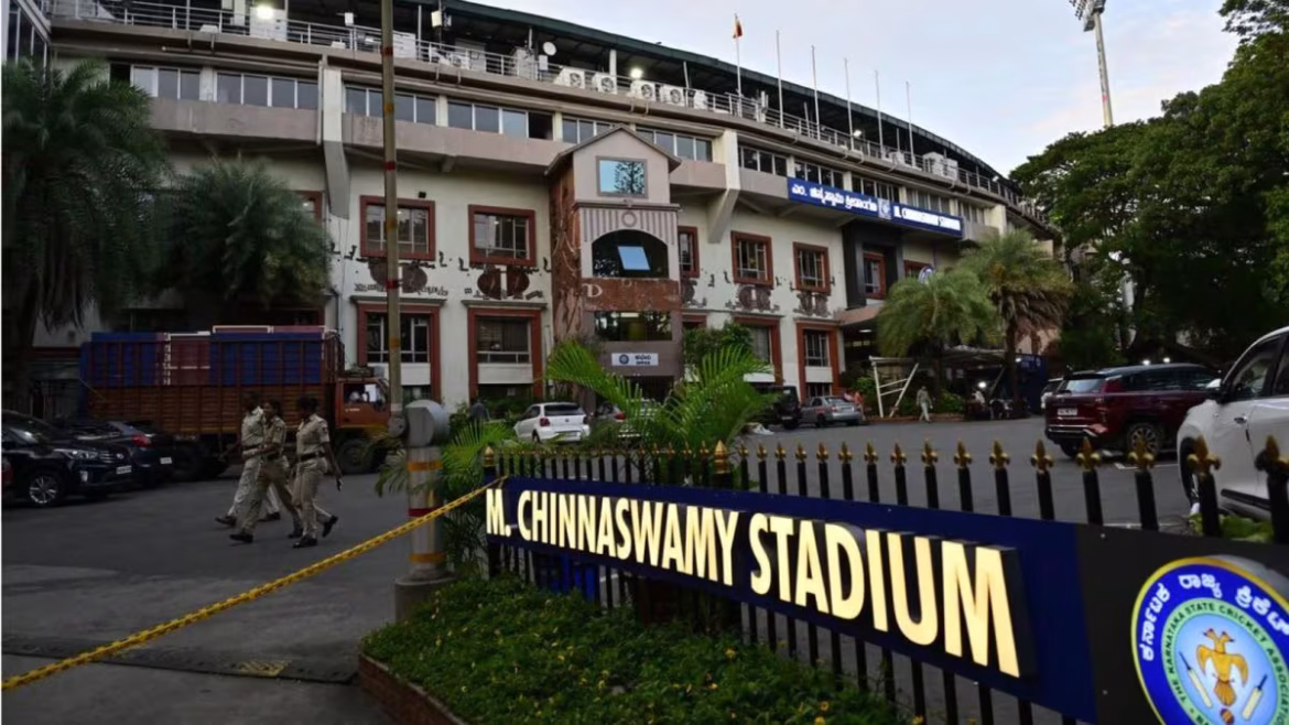 चिन्नास्वामी स्टेडियम में सुरक्षा में बड़ी सेंध; मैच से पहले 240 CCTV कैमरे बंद करने वाले दो आरोपी गिरफ्तार