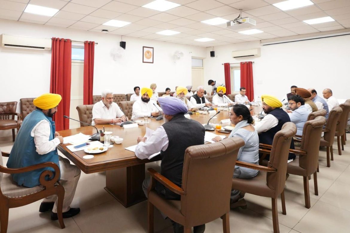 मुख्यमंत्री भगवंत सिंह मान की अगुवाई में मंत्रीमंडल द्वारा दरियाओं, चोओं और सेम नालों से गाद निकालने के लिए हरी झंडी