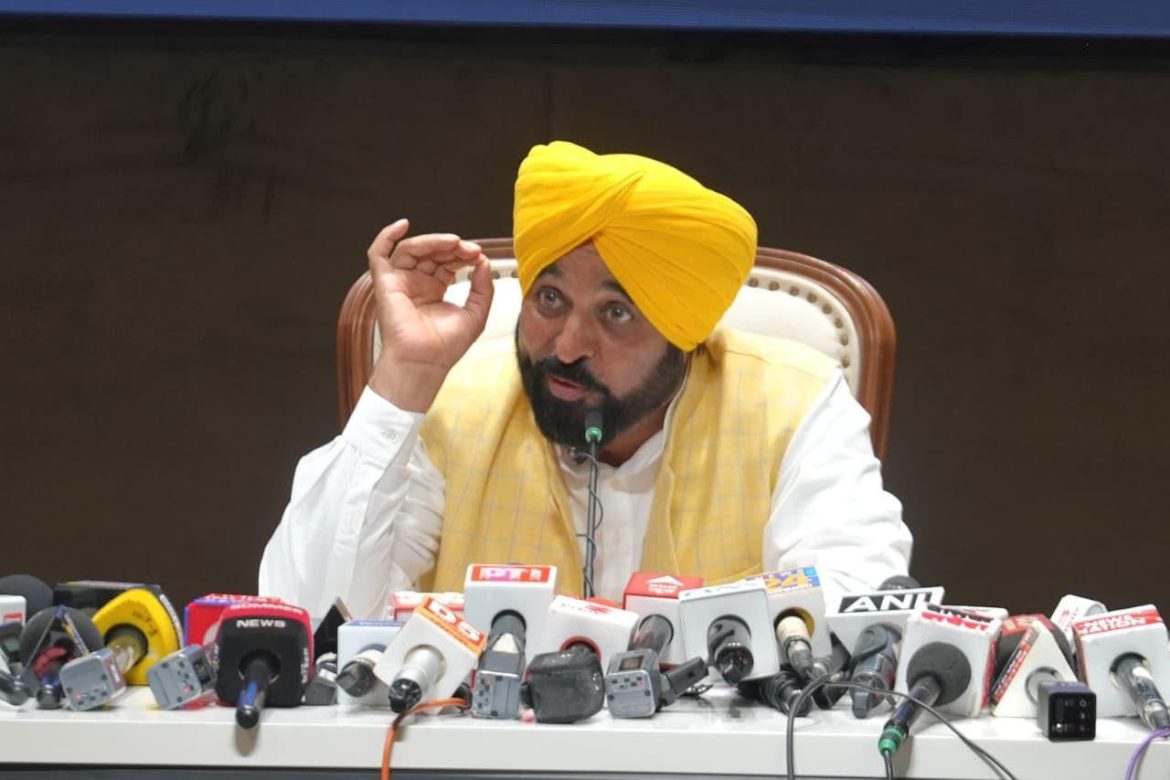 आप: राघव चड्ढा बताएं, जनहित के मुद्दों पर मोदी सरकार के खिलाफ बोलने से क्यों डर रहे?
