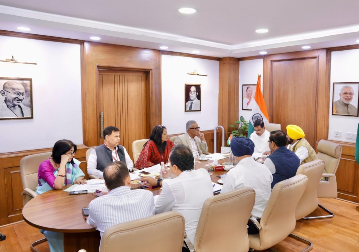 मुख्यमंत्री भगवंत मान ने दिल्ली में केंद्रीय मंत्री प्रह्लाद जोशी से की मुलाकात, गेहूं-चावल स्टॉक, किसानों की राहत और वित्तीय मुद्दों पर हुई अहम चर्चा