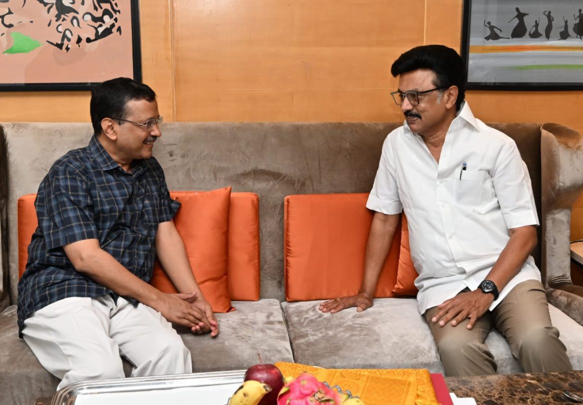 अरविंद केजरीवाल ने तमिलनाडु के मुख्यमंत्री एम.के. स्टालिन से की मुलाकात, शिक्षा, स्वास्थ्य और महिला सशक्तिकरण पर हुई चर्चा