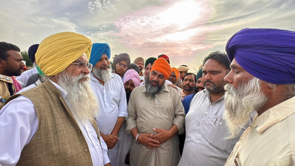 गुरमीत सिंह खुड्डियां: पंजाब में आग से प्रभावित गांवों का दौरा, किसानों को जल्द मिलेगा मुआवजा