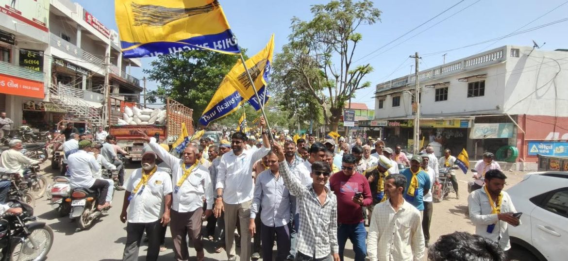 गोपाल इटालिया की मौजूदगी में, AAP विसावदार तालुका उम्मीदवारों ने ‘विजय संकल्प यात्रा’ के दौरान नामांकन भरे