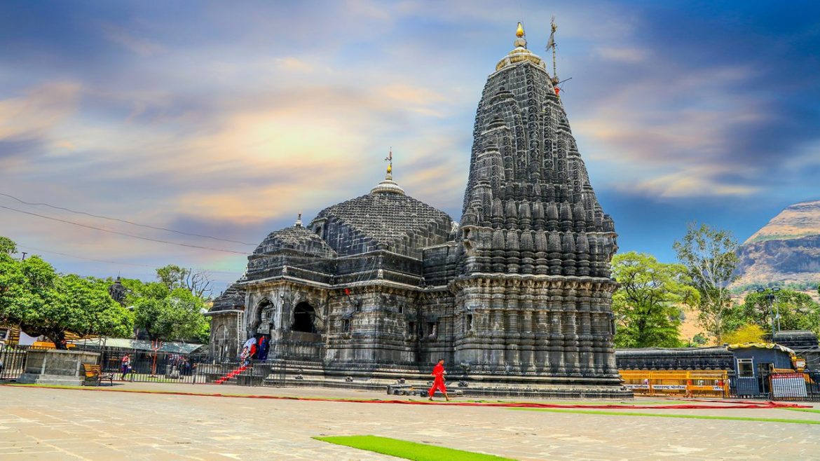 त्र्यंबकेश्वर यात्रा मार्गदर्शिका: ज्योतिर्लिंग दर्शन से ब्रह्मगिरि की चढ़ाई तक, जानें इस आध्यात्मिक यात्रा का पूरा रहस्य