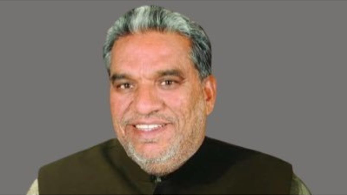 पीएम मोदी की प्रेरणा से सरकारी काफिला छोड़ ट्रेन से चंडीगढ़ पहुंचे मंत्री कृष्ण लाल पंवार, ईंधन बचत की पेश की मिसाल