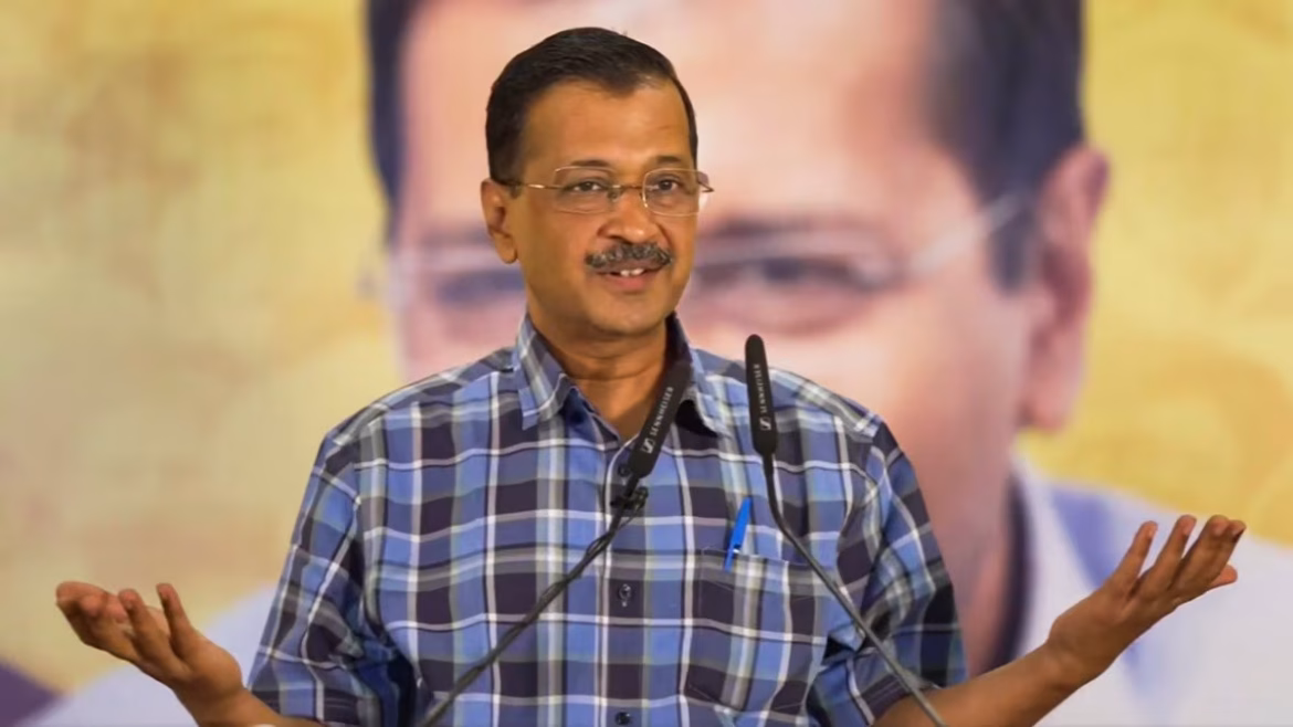 सार्वजनिक शौचालय में मिली शराब की बोतलें, AAP ने भाजपा पर साधा निशाना; सुरक्षा व्यवस्था पर उठाए गंभीर सवाल