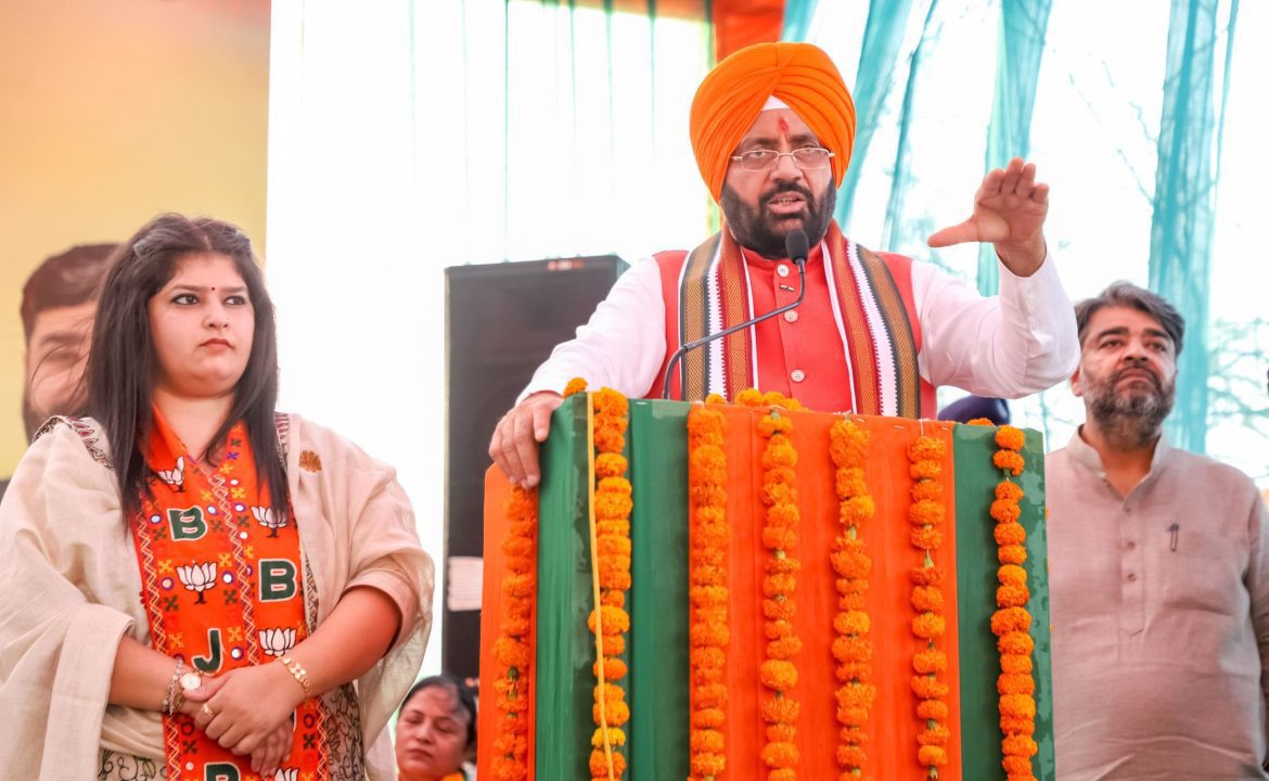 अंबाला नगर निगम चुनाव: सीएम नायब सिंह सैनी ने 'ट्रिपल इंजन' सरकार के लिए भरा दम, अक्षिता सैनी को जिताने की अपील