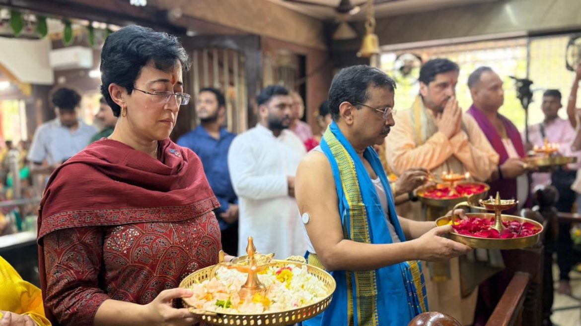 अरविंद केजरीवाल का गोवा दौरा: शिवोली के स्वामी समर्थ मठ में किया महाभिषेक।