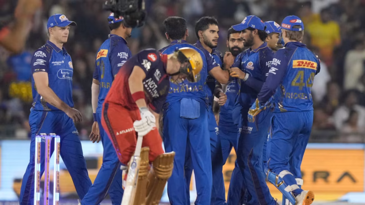 मुंबई इंडियंस का प्लेऑफ का सपना टूटा: कोच महेला जयवर्धने ने राज अंगद बावा का किया बचाव, बताया क्यों दिया आखिरी ओवर