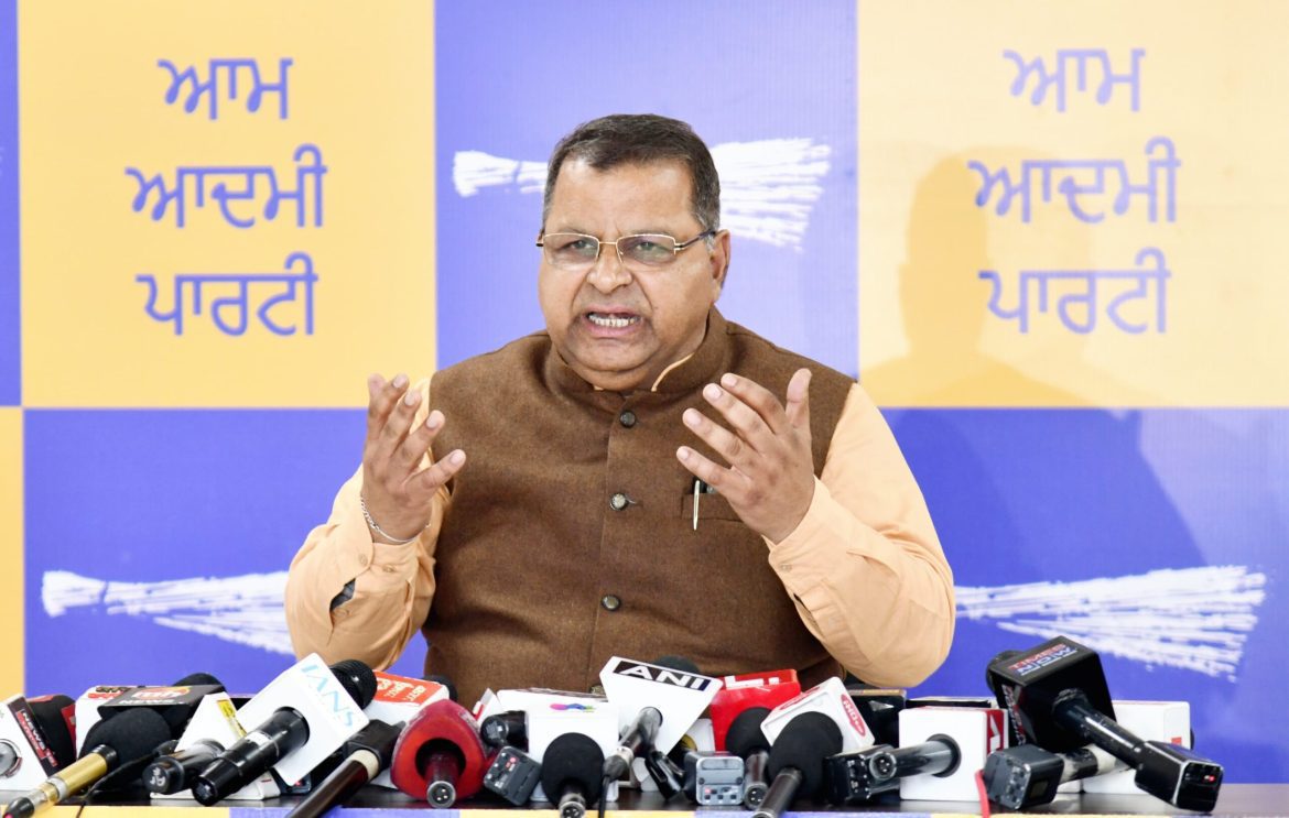 NEET छात्रों के लिए फ्री बस सेवा पर सियासत: पंजाब 'मॉडल' को अपना रहा देश, विपक्षी राज्यों पर बढ़ा दबाव