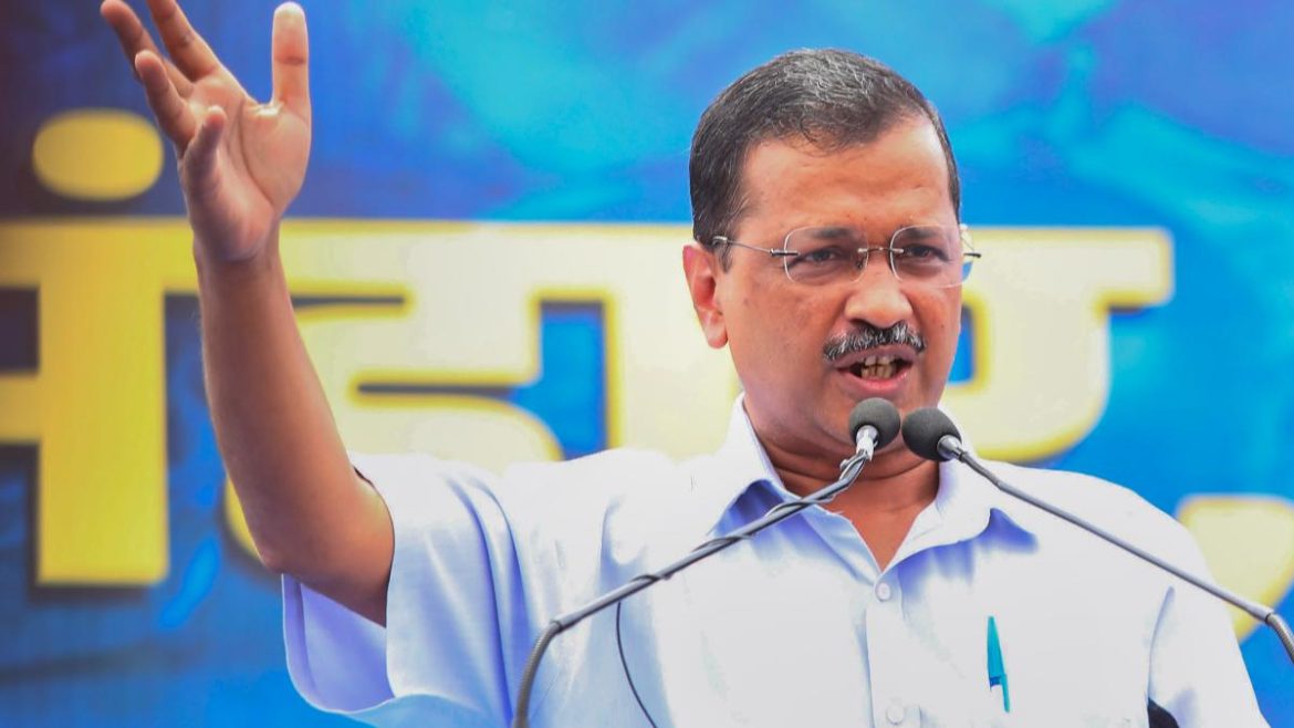 आनंद विहार में जॉइंट कमिश्नर ऑफिस के पास लूट: AAP ने कहा- "दिल्ली में जंगलराज, भाजपा की कानून व्यवस्था बर्बाद"