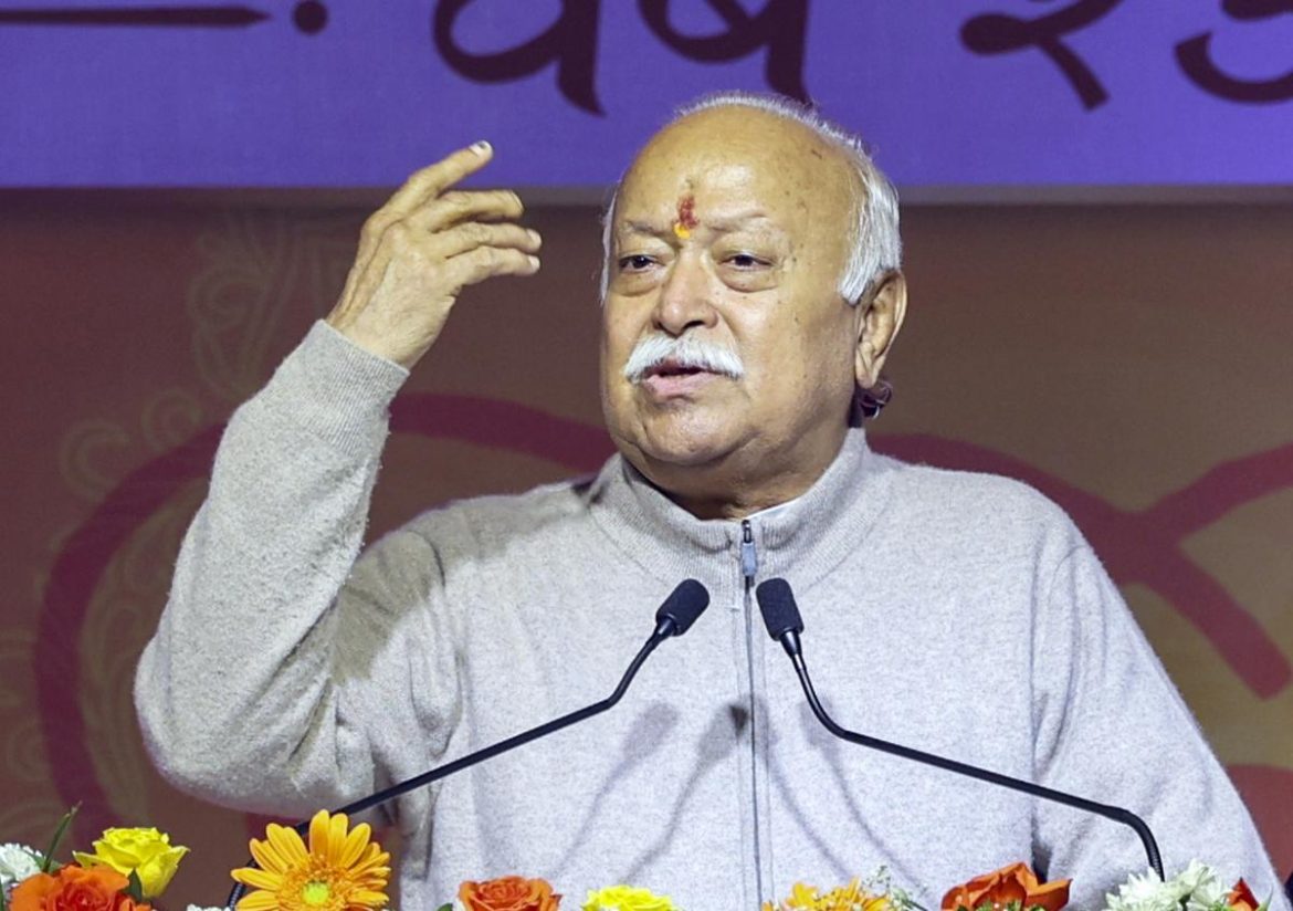 RSS प्रमुख मोहन भागवत का बड़ा बयान: जातिवाद मिटाने के लिए अंतर्जातीय विवाह का करें समर्थन, राजनीति पर साधा निशाना