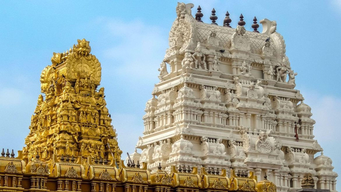 तिरुपति बालाजी मंदिर के अनसुलझे रहस्य: विज्ञान भी मानता है यहाँ के चमत्कार