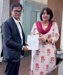 एसीएस डॉ. सुमिता मिश्रा को सौंपा गया अनुदान का चेक
