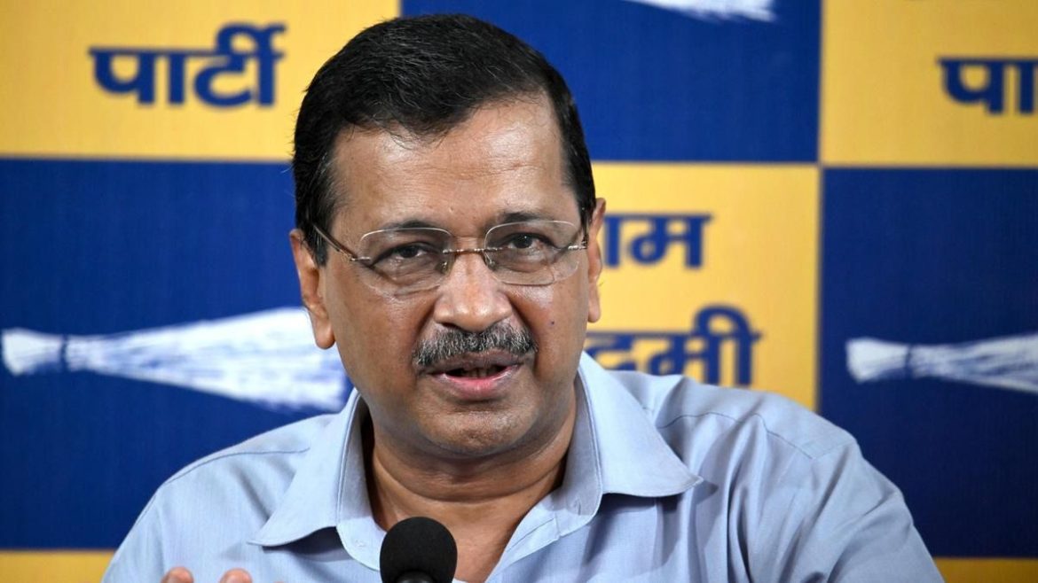देश में किस तरह की सरकार है जो एक पेपर ठीक से नहीं करा पा रही - केजरीवाल
