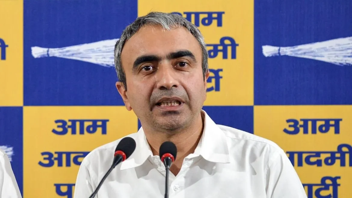 दिल्ली पुलिस या गुंडागर्दी का अड्डा? सरेआम जिम मालिक की हत्या पर AAP का बड़ा हमला