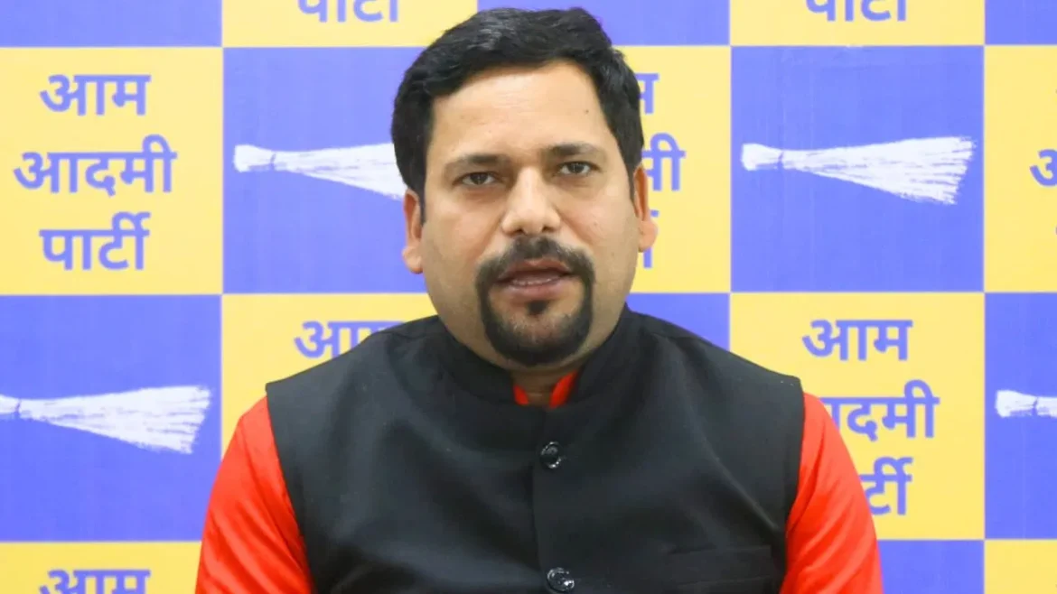 जाफरपुर कलां हत्याकांड: संजीव झा ने LG और CM को लिखा पत्र; ₹1 करोड़ मुआवजे और सरकारी नौकरी की मांग, बिहारी पहचान पर उठाया सवाल