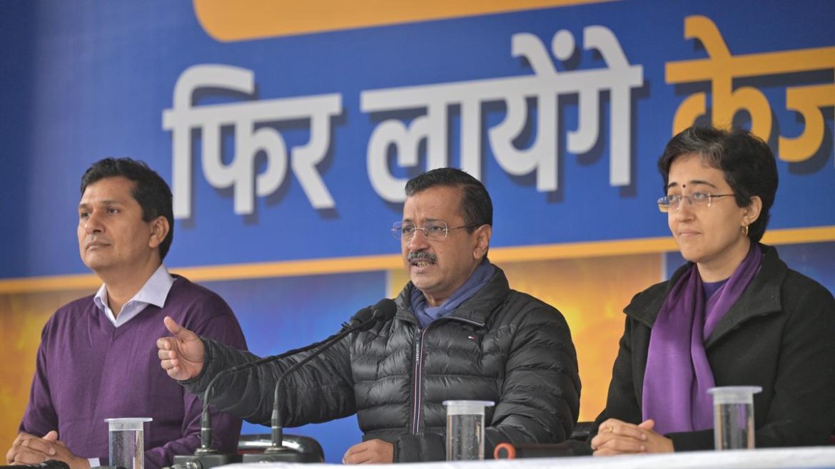 एक मुख्यमंत्री ऐसी भी..." जब मासूम के इंसाफ के लिए सड़क पर थे 'भाजपा नेता, तब फिल्में देख रही थीं, आप ने उठाए सवाल