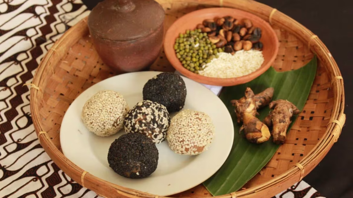 सीड साइकिलिंग हार्मोन ब्लिस बॉल्स: हार्मोन्स को संतुलित रखने का सबसे स्वादिष्ट और प्राकृतिक तरीका