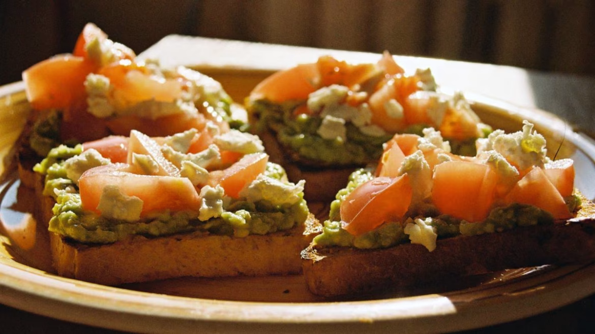 Mango Avocado Toast Recipe: एवोकैडो टोस्ट को दें अल्फांसो आम का समर ट्विस्ट, नोट करें 10 मिनट वाली रेसिपी