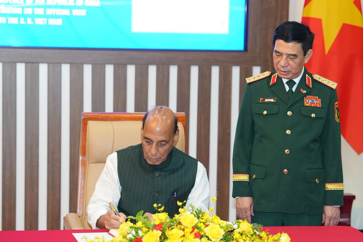 भारत-वियतनाम रक्षा वार्ता: राजनाथ सिंह ने की वियतनामी रक्षा मंत्री से मुलाकात, AI और क्वांटम टेक्नोलॉजी पर हुआ ऐतिहासिक समझौता