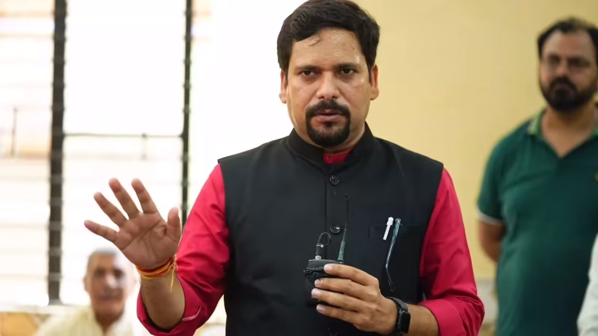 दिल्ली में पूर्वांचलियों के साथ भेदभाव पर संजीव झा का बड़ा हमला, बोले- 'पांडव कुमार को न्याय दिलाकर रहेंगे'