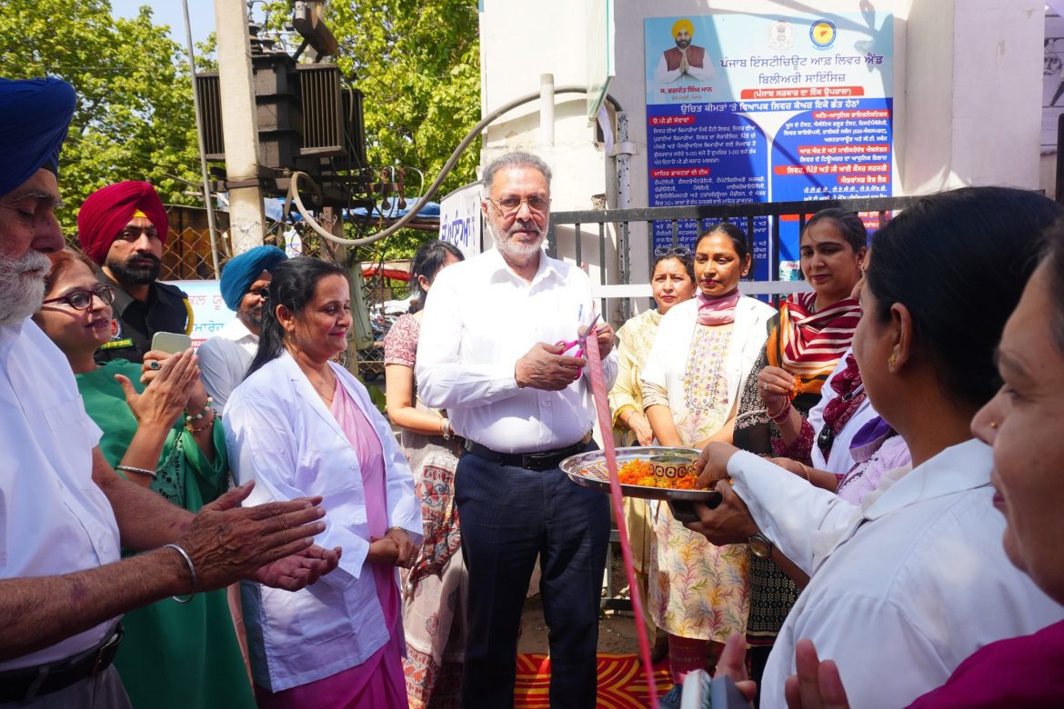 हर घर तक स्वास्थ्य सुविधा': डॉ. बलबीर सिंह ने पटियाला में मोबाइल मेडिकल यूनिट को दिखाई हरी झंडी