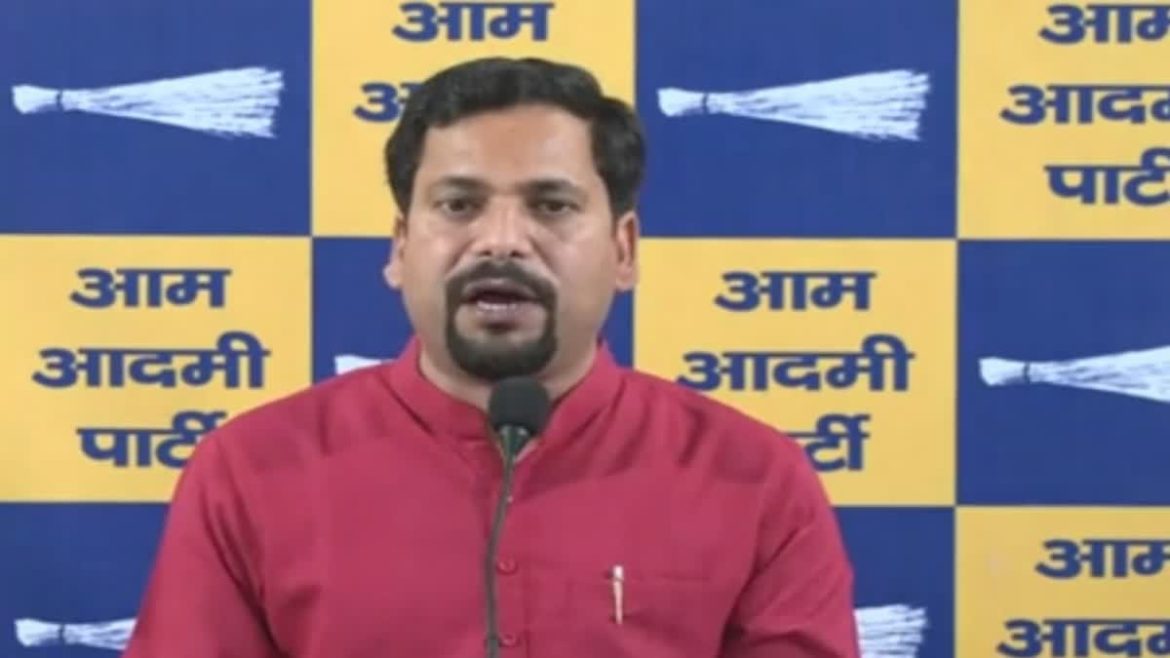 ओ-ज़ोन की 91 कॉलोनियों को बचाने के लिए संजीव झा का 'सिग्नेचर अभियान': कहा- अब खोखले वादों से नहीं, संसद में कानून से चाहिए राहत
