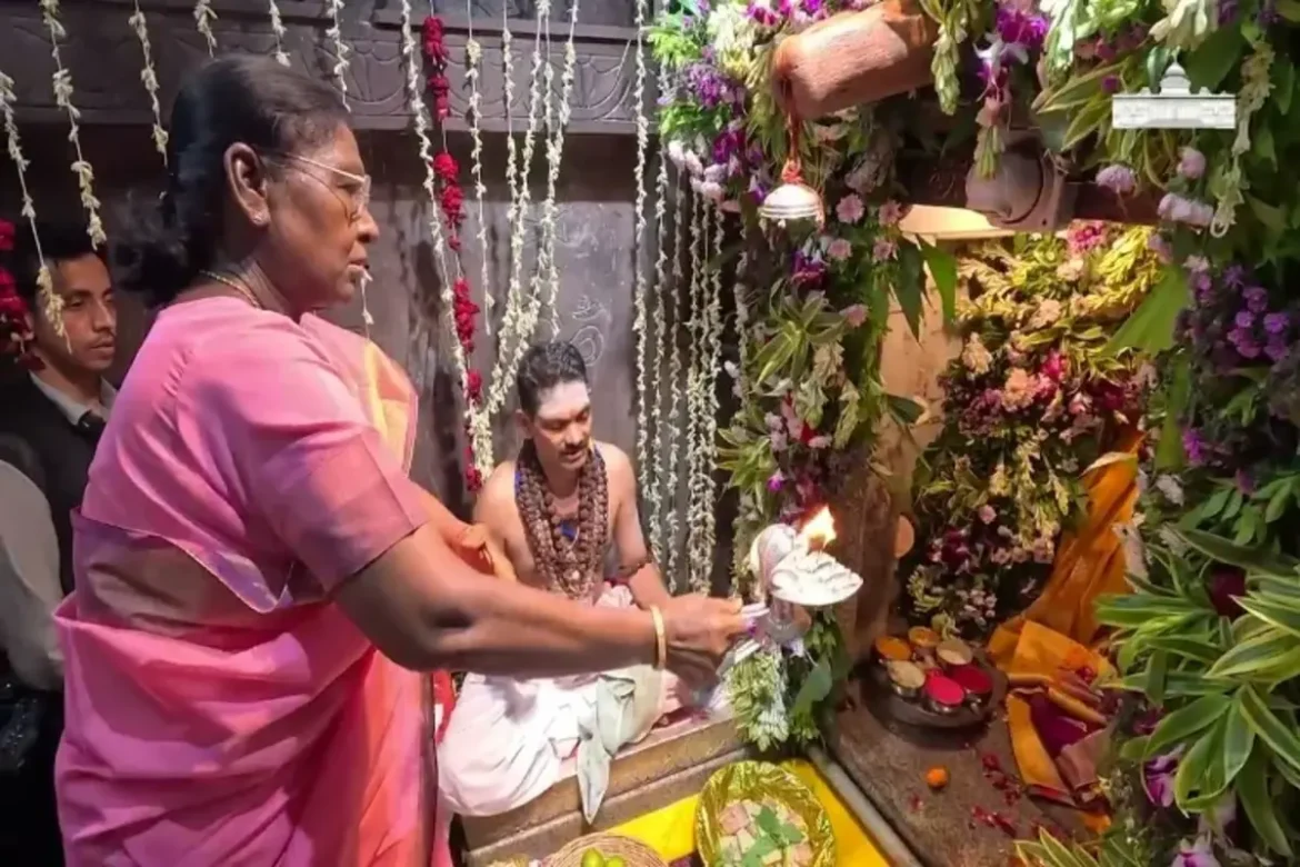 राष्ट्रपति द्रौपदी मुर्मू का मध्य प्रदेश दौरा: ओंकारेश्वर में पूजा-अर्चना और जनजातीय सशक्तिकरण पर दिया जोर