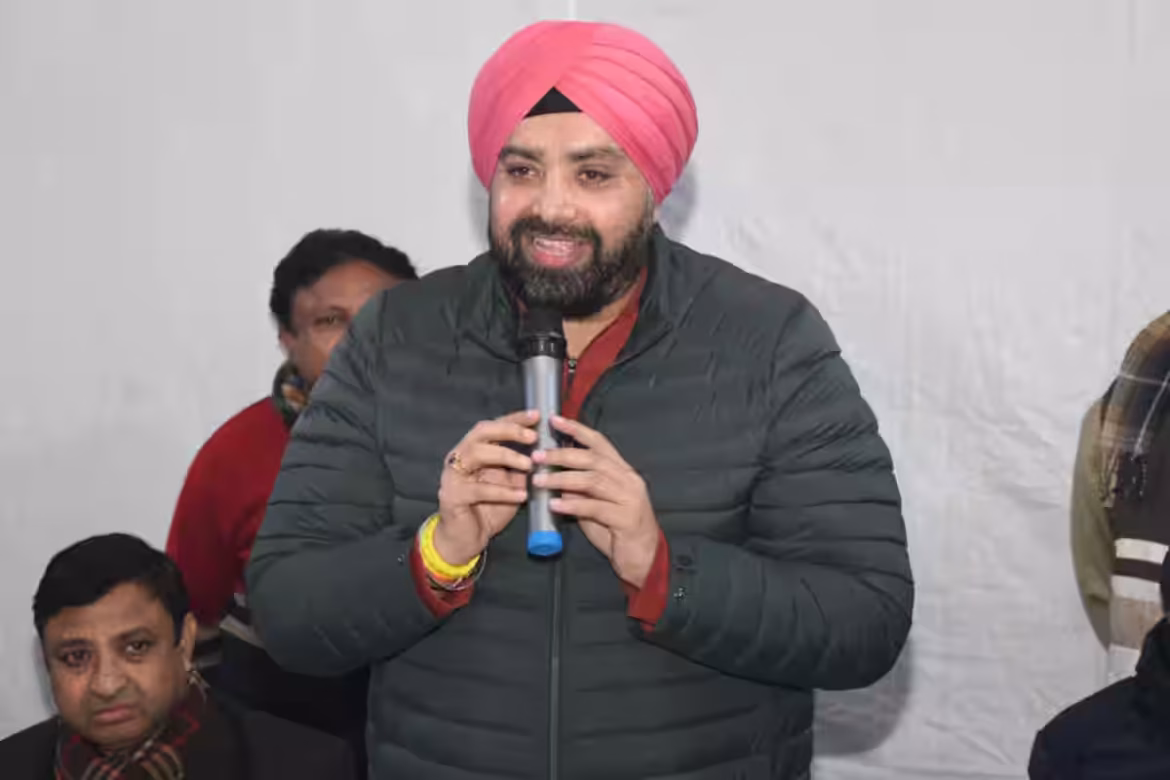 दरियागंज में विकास की नई इबारत: प्रताप स्ट्रीट में पानी की पाइपलाइन का कार्य शुरू, विधायक पुनरदीप साहनी ने किया शिलान्यास