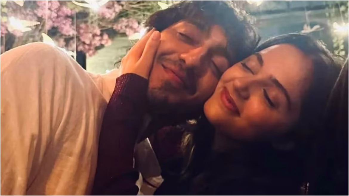 अहान पांडे और अनीता पाड्डा की केमिस्ट्री ने इंटरनेट पर मचाया तहलका: 'सैयारा' फेम जोड़ी की नई चर्चाएं