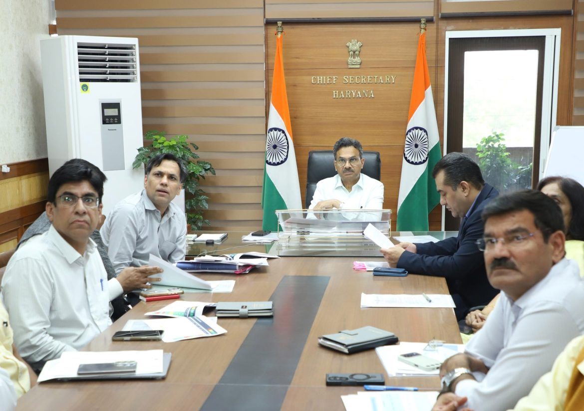 हरियाणा में मानसून की तैयारियों को लेकर मुख्य सचिव अनुराग रस्तोगी सख्त, अधिकारियों को दिए नालों के निरीक्षण के निर्देश