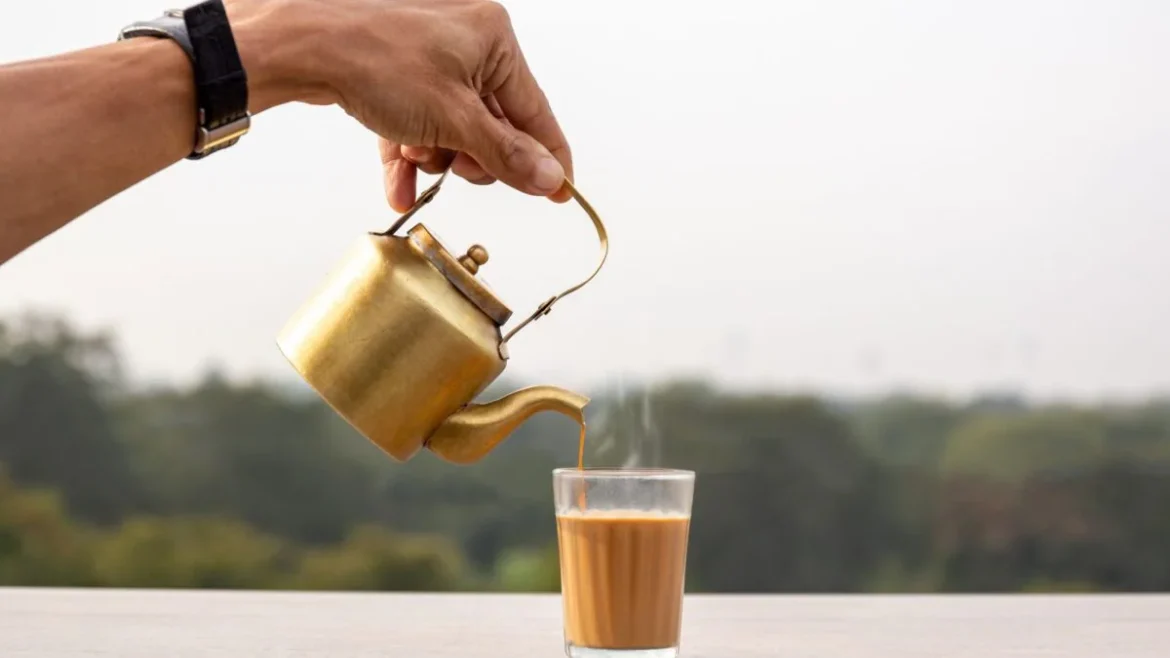 सुबह की चुस्की या शाम का सुकून: क्या आप जानते हैं चाय पीने का सबसे सही समय कौन सा है?