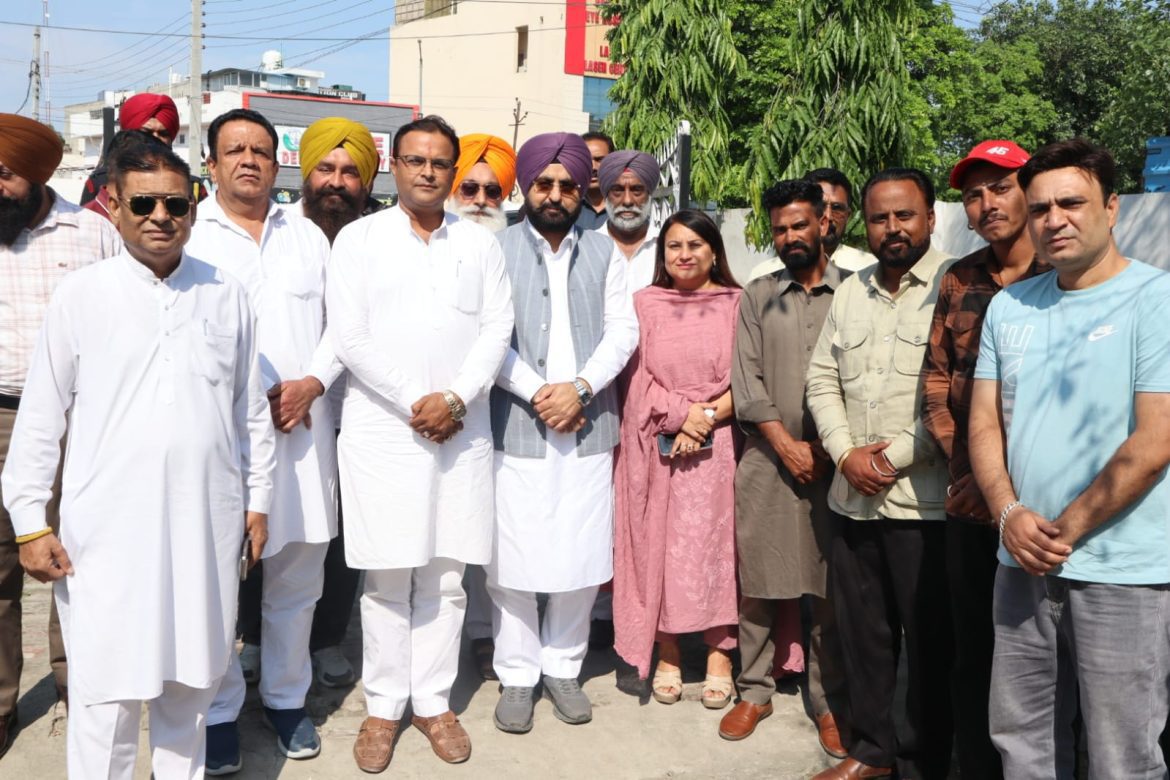 पंजाब: नगर कौंसिल चुनावों के लिए AAP ने कसी कमर; डॉ. रवजोत सिंह ने उम्मीदवारों के साथ की बैठक