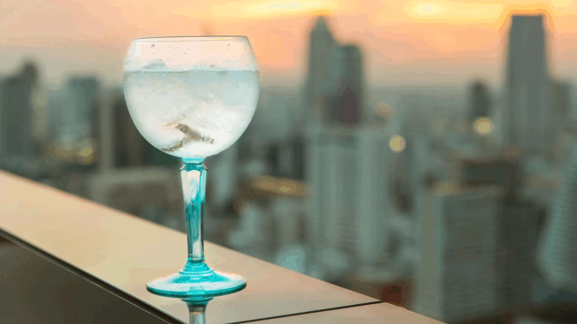 भारत में 'जिन' (Gin) संस्कृति का उदय: अब केवल एक पेय नहीं, बल्कि लाइफस्टाइल और पहचान का प्रतीक