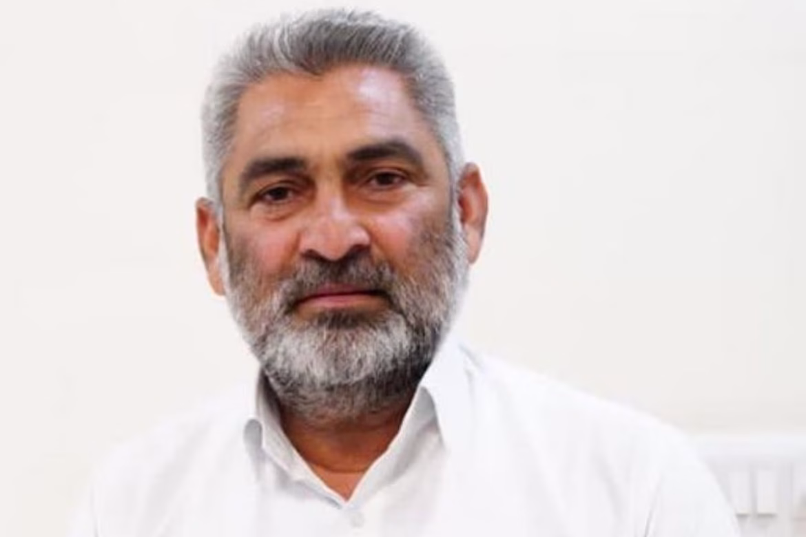 मेरी रसोई' योजना: मंत्री लाल चंद कटारुचक ने पठानकोट में बांटी राशन किटें, 40 लाख परिवारों को मिल रही मदद