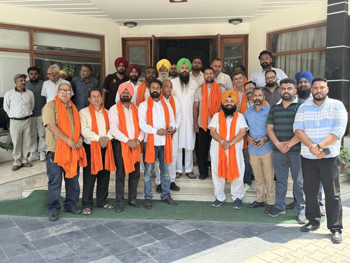 श्री आनंदपुर साहिब में मालविंदर सिंह कंग का जन-संवाद: 'लोक मिलनी' में सुनीं समस्याएं, अधिकारियों को दिए त्वरित समाधान के निर्देश