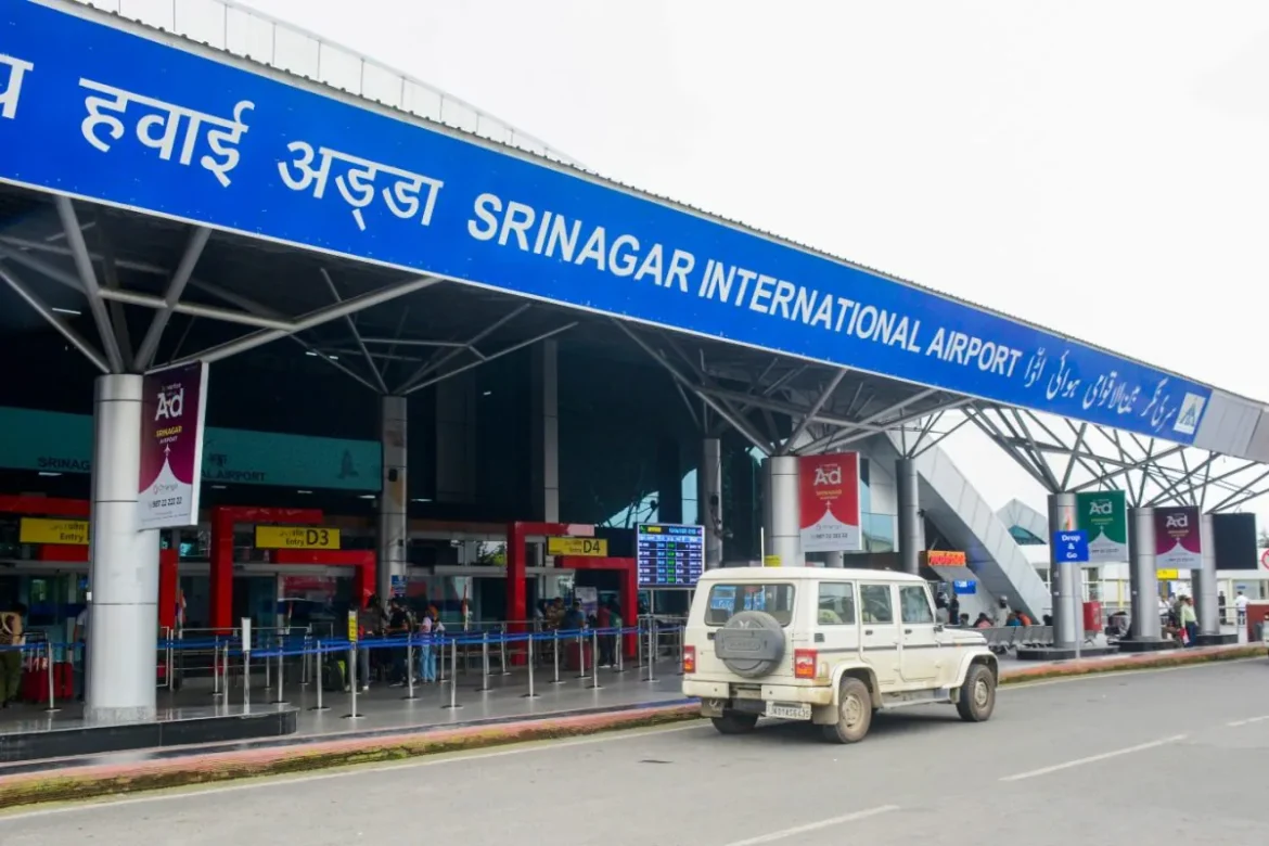 श्रीनगर हवाई अड्डे पर रनवे रखरखाव: जुलाई से अक्टूबर 2026 तक उड़ानों में बदलाव और हज यात्रियों के लिए नई गाइडलाइन्स