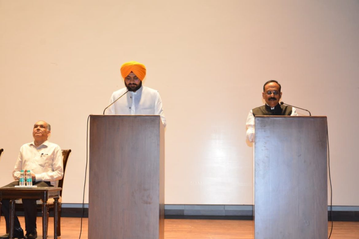 सेवानिवृत्त आईएएस अधिकारी संजय गुप्ता ने पंजाब राज्य विद्युत नियामक आयोग के चेयरमैन के रूप में पदभार संभाला
