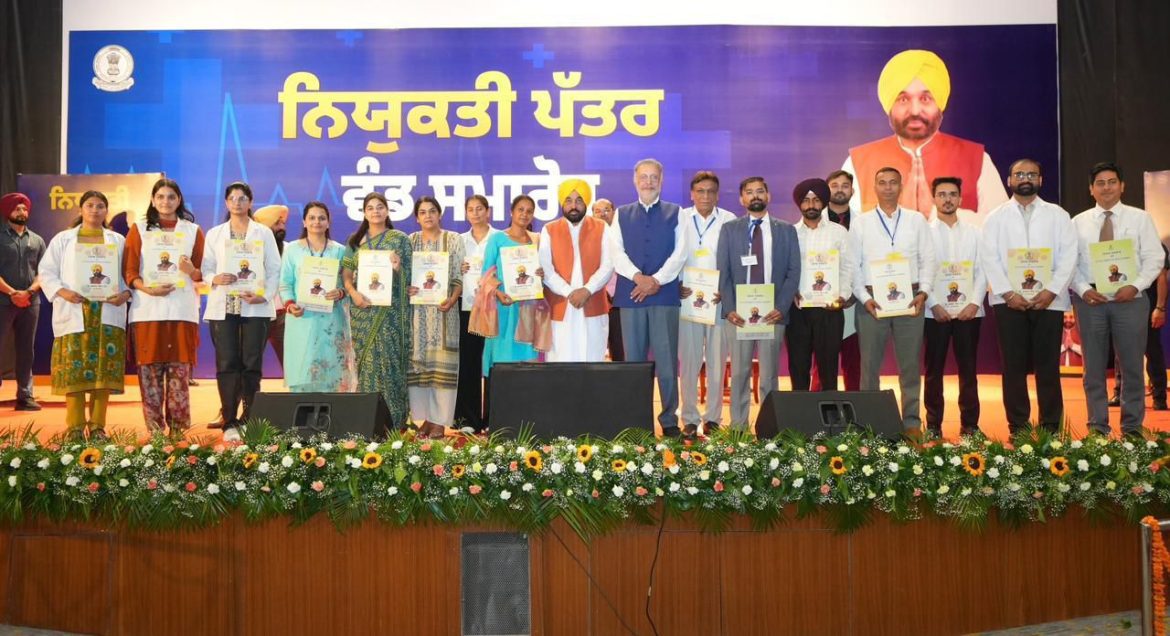 मुख्यमंत्री भगवंत सिंह मान ने और 523 युवाओं को सौंपे नियुक्ति पत्र; कहा, 'आप' सरकार ने पारदर्शी और योग्यता-आधारित भर्तियों के माध्यम से 67,563 सरकारी नौकरियां दी
